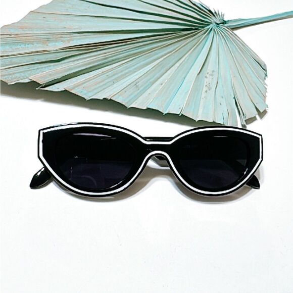 Trendy black frame sunglasses E11 - Picture 2 of 3